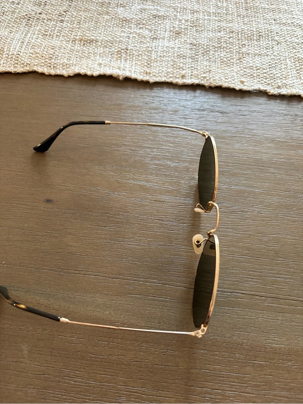 Ray-Ban Men’s Gold Frame Sunglasses with Dark Green Lenses